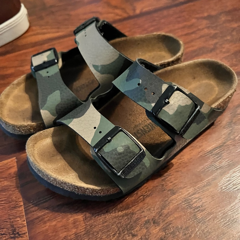 Kids camo Birkenstocks